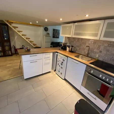 Simon's City Centre Apartment