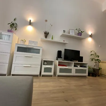 Simon's City Centre Apartment